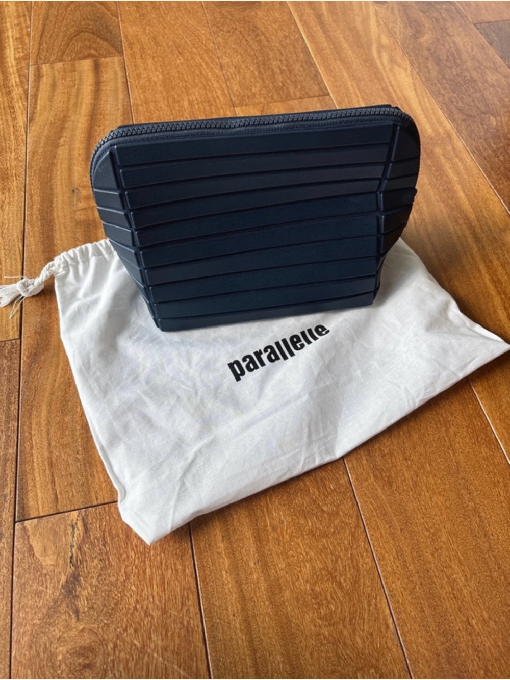 Parallelle Travel Case